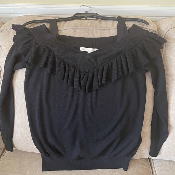 Cute off the shoulder sweater w bra covering straps! - Picture 3 of 3